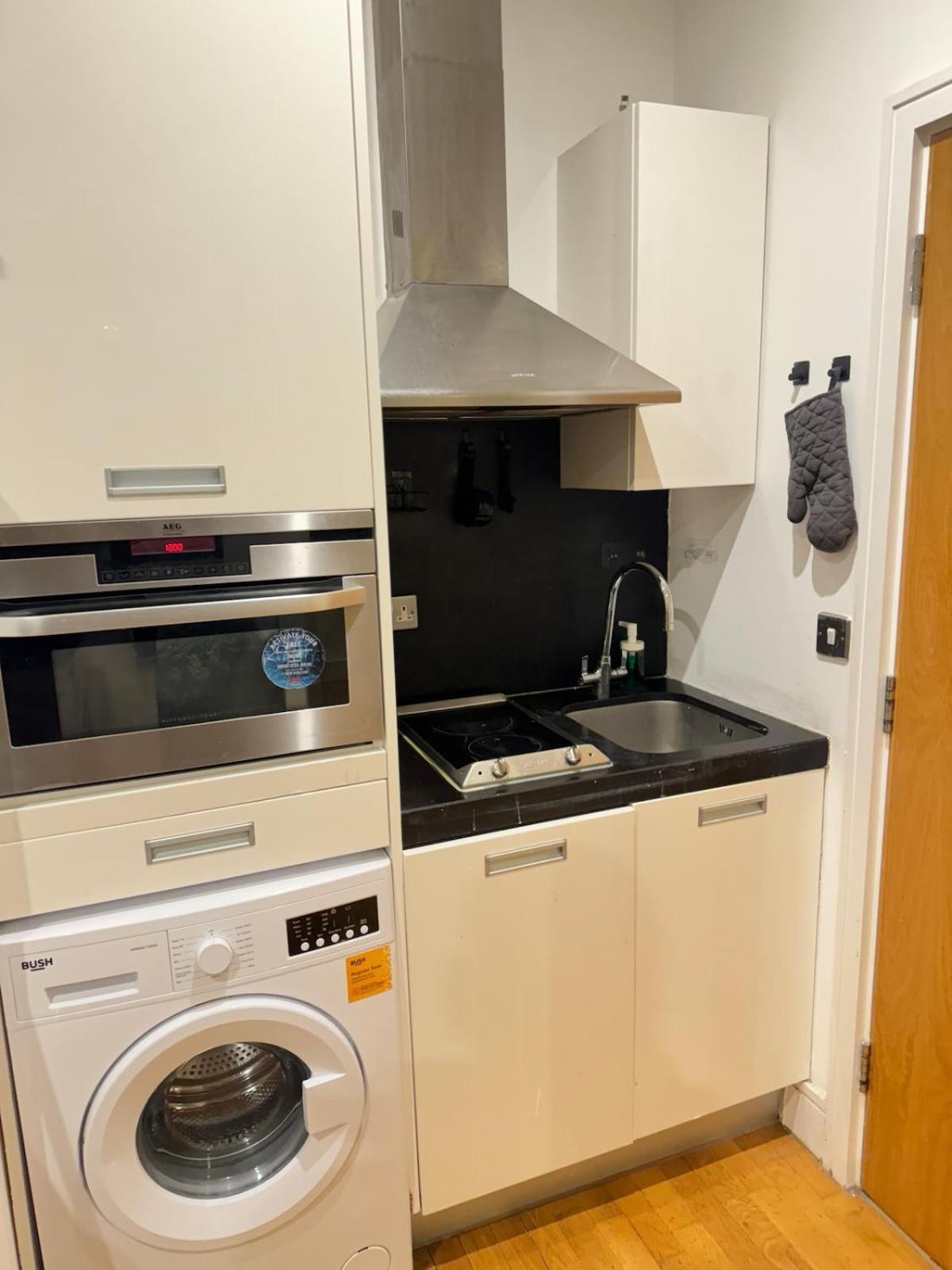 Appartamento Lovely High Street 30 Seconds From Station *